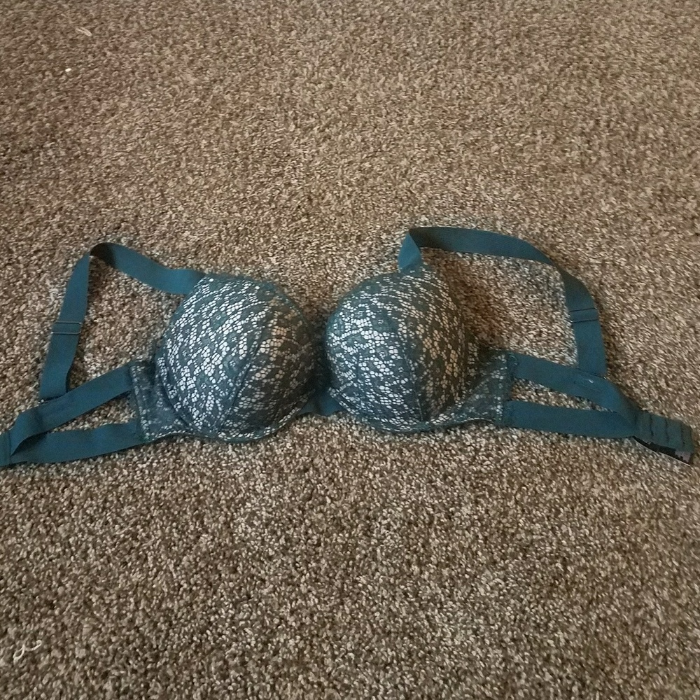 34DD VS very sexy strappy caged bra